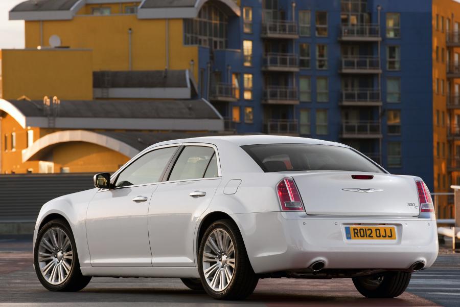  Chrysler 300C 2012 года  (UK) (фото 37 из 91)